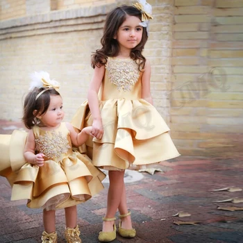 Zelta Satīna Toddler Puķu Meitene Kleitas Ceļa Garums Appliques Plisēt Dzimšanas Dienas Tērpus Kāzu Fotogrāfijas Kleita Individuāla