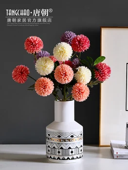 Ziemeļvalstu simulācijas trīs bumbu krizantēmu zīda rotas iekštelpu ziedu dzīvojamā istabā tējas galds mākslīgo ziedu rotājumu
